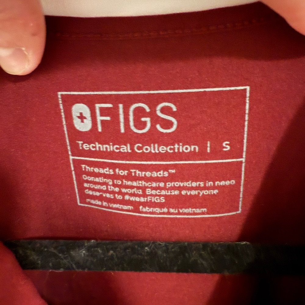 FIGS Technical Collection Scrub Top Burgundy Short Sleeve Size Small - Picture 3 of 4